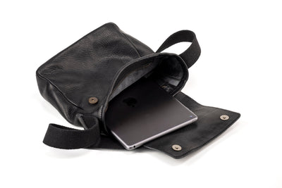 Leather Messenger Black Park Avenue Collection