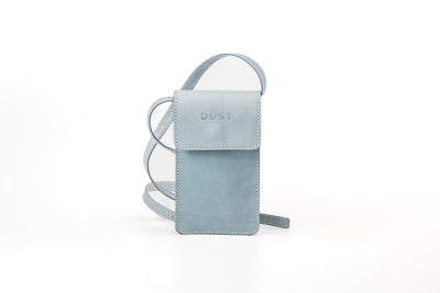 Pochette téléphone bleue claire avec bandoulière - Cuir végétal