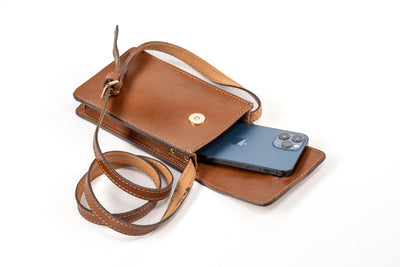 Pochette téléphone marron avec bandoulière - Cuir végétal