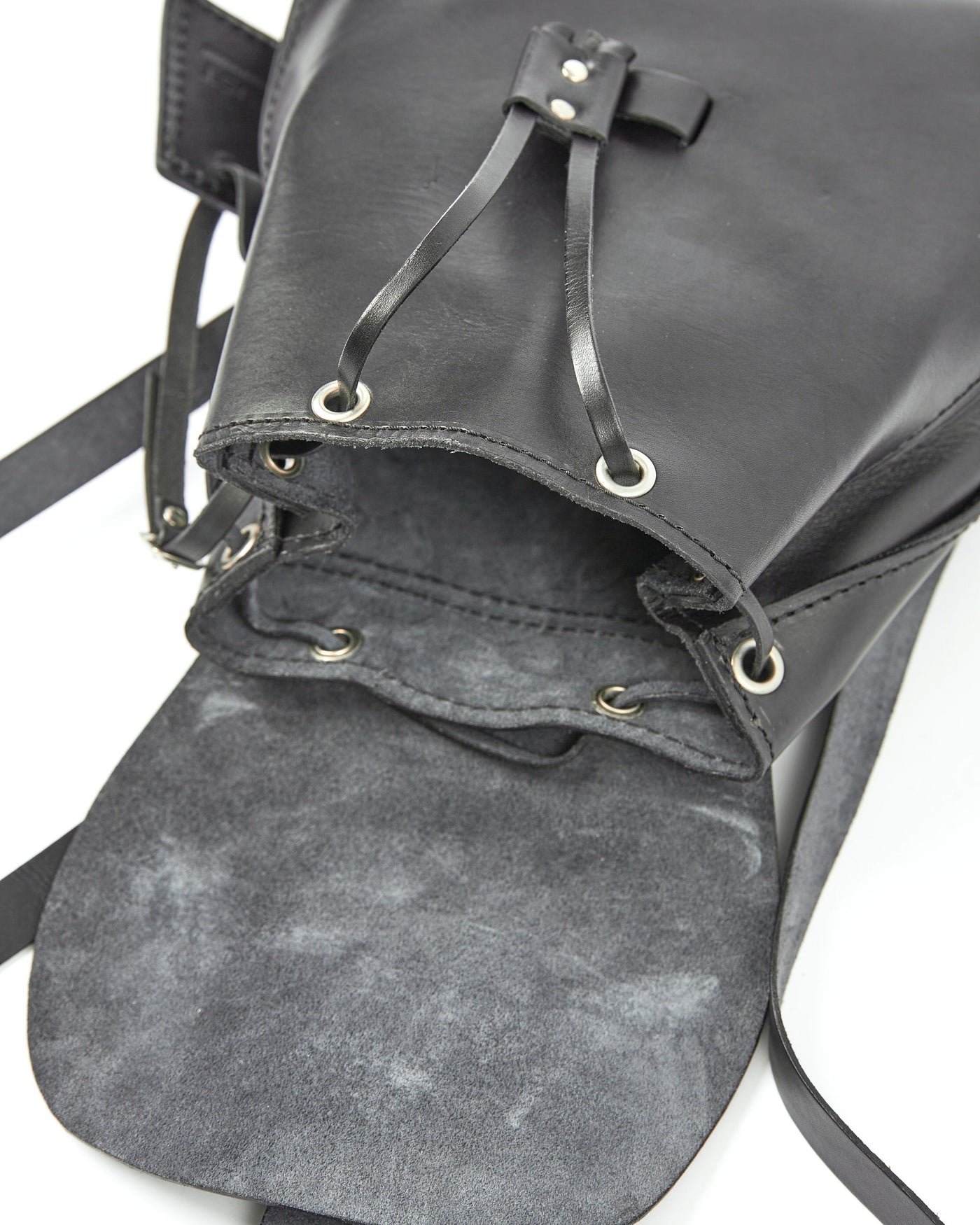 Leather Backpack in Cuoio Black Mod 130