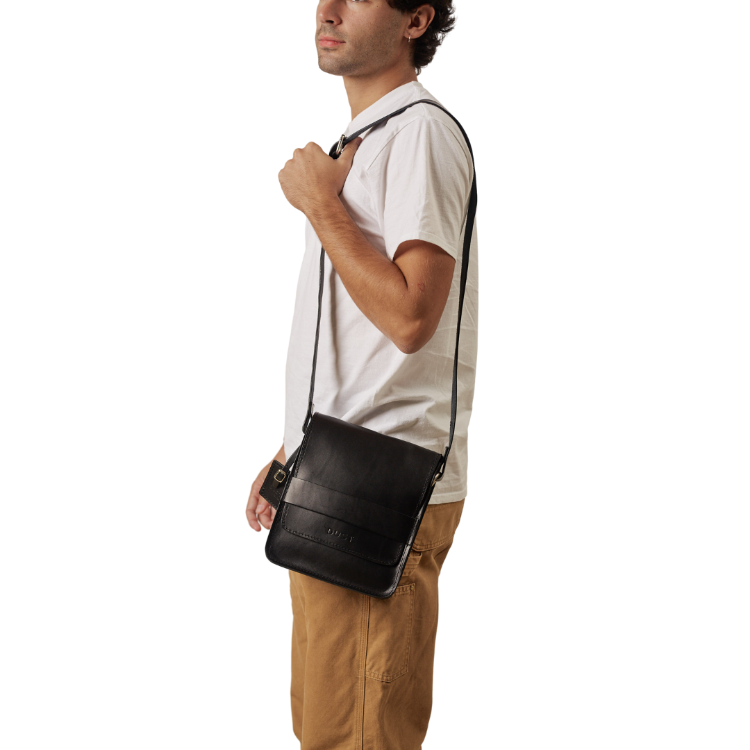 Leather Messenger in Cuoio Black Mod 114